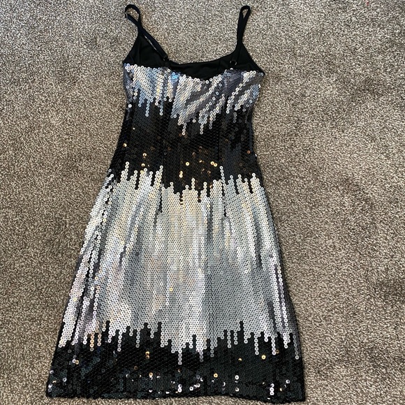 Fitted Guess Sequins Patterned Spaghetti Strap Scoop Neck Mini Dress - Picture 9 of 13